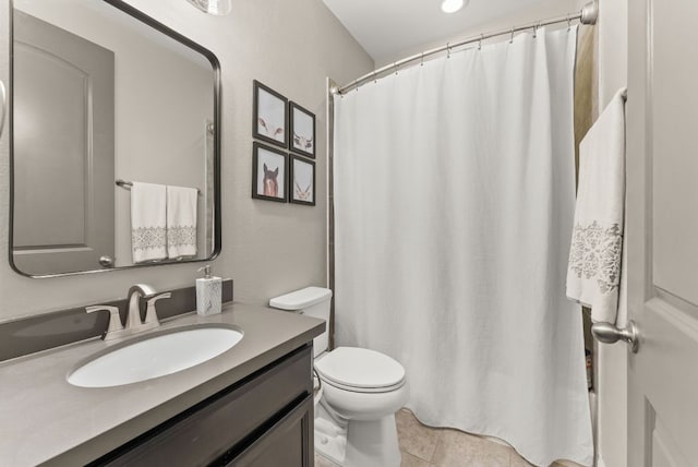 full bath featuring tile patterned flooring, toilet, vanity, and a shower with shower curtain