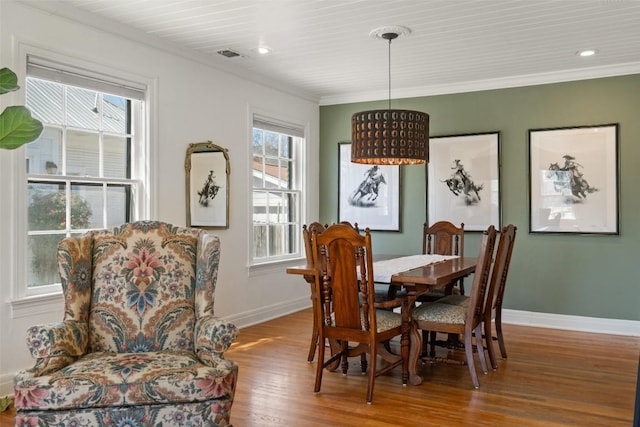 dining space with visible vents, baseboards, recessed lighting, light wood-style floors, and crown molding