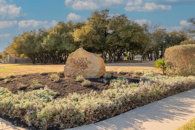 view of community / neighborhood sign