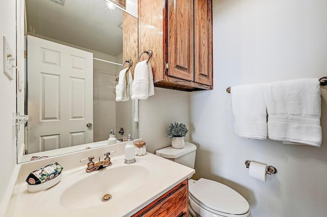 410 Rolling Green Dr, Lakeway, TX 78734 - bathroom with a shower, vanity, and toilet