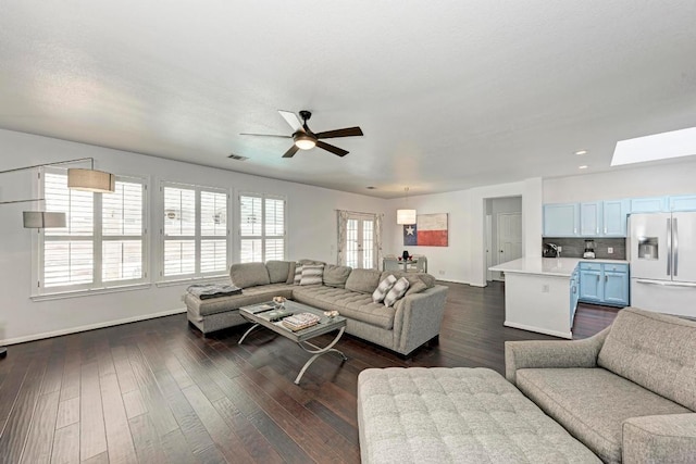 living room with visible vents, dark wood finished floors, a skylight, recessed lighting, and ceiling fan