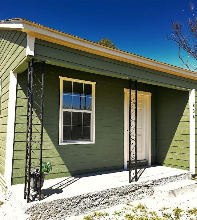 doorway to property featuring covered porch