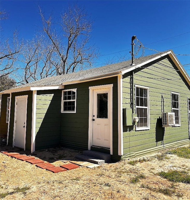 view of outdoor structure featuring an outbuilding and cooling unit