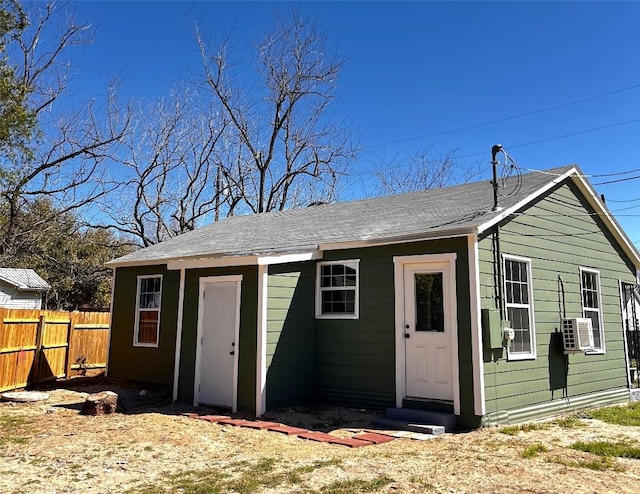 view of outdoor structure with cooling unit, an outdoor structure, and fence