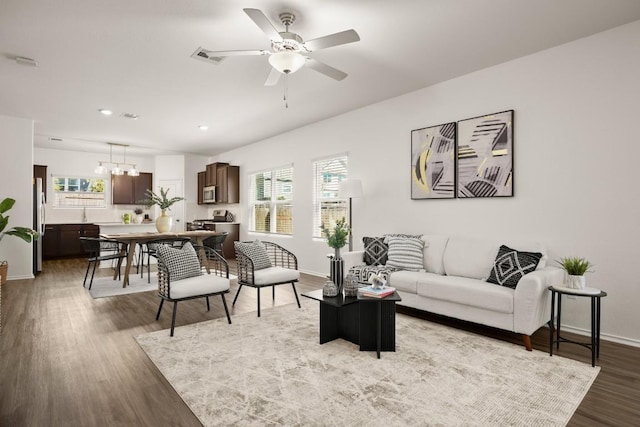 living area featuring light wood-style floors, baseboards, ceiling fan, and recessed lighting