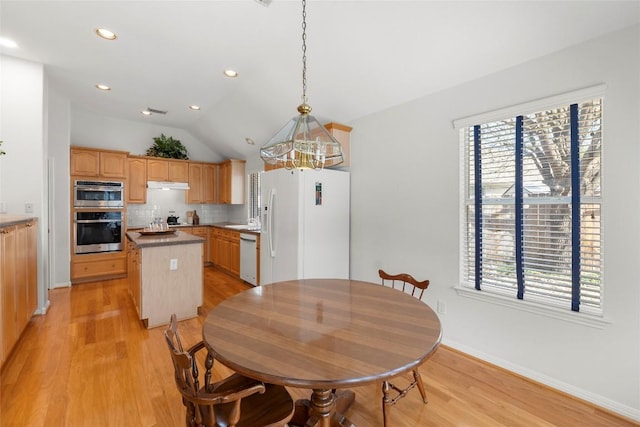 dining area with visible vents, lofted ceiling, recessed lighting, light wood-style floors, and baseboards