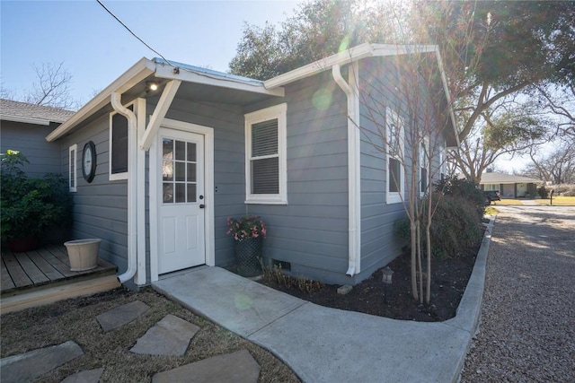 exterior space featuring crawl space