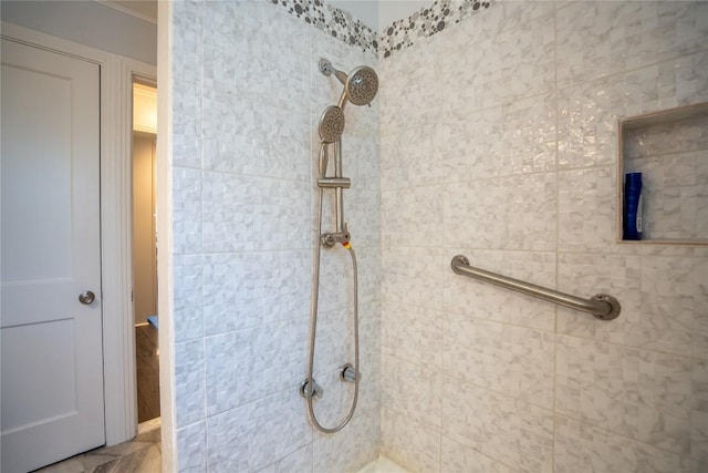 full bath featuring tiled shower