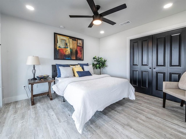bedroom with light wood-style floors, recessed lighting, a ceiling fan, a closet, and baseboards