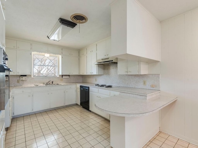 kitchen featuring visible vents, under cabinet range hood, a sink, a peninsula, and dishwasher