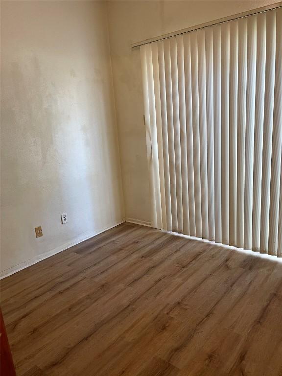 unfurnished room featuring wood finished floors