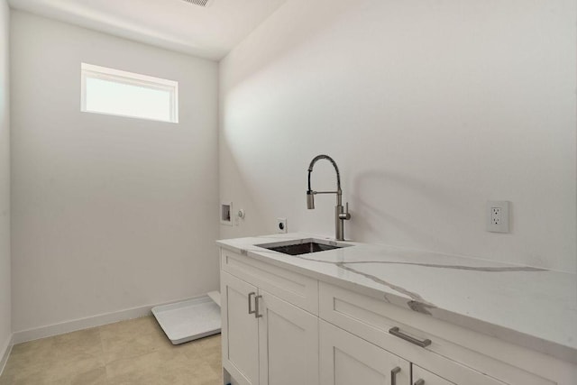 bathroom featuring a sink and baseboards