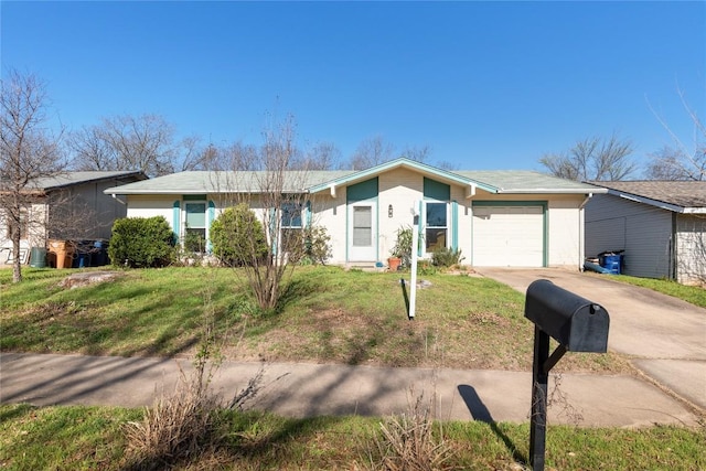 view of front of property with a front lawn, a garage, and driveway