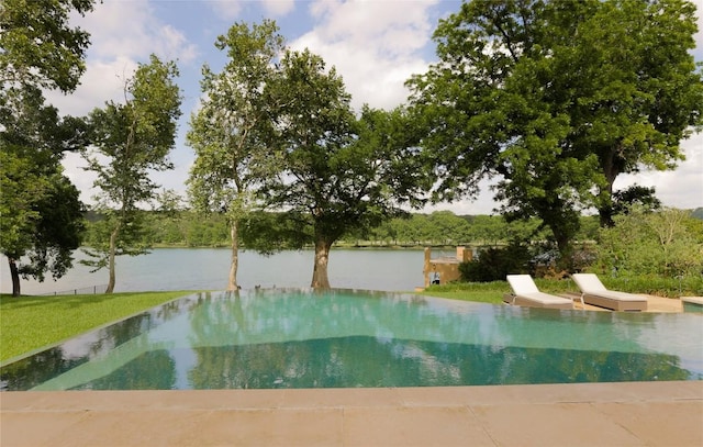 view of swimming pool featuring a water view