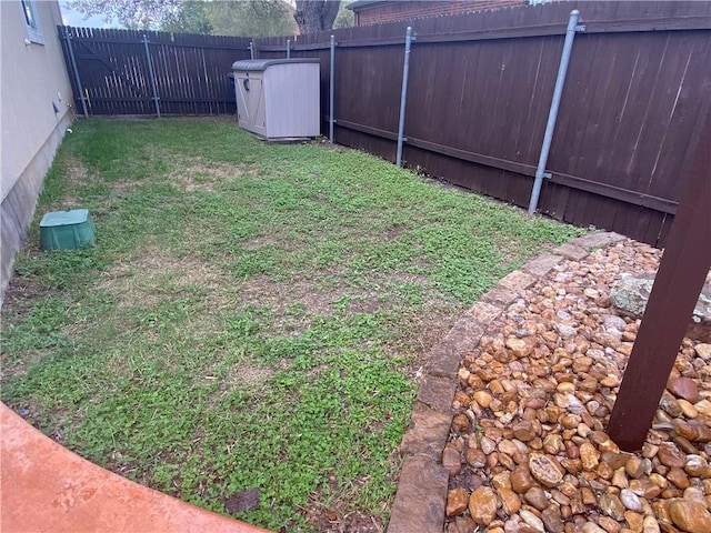 view of yard featuring a fenced backyard