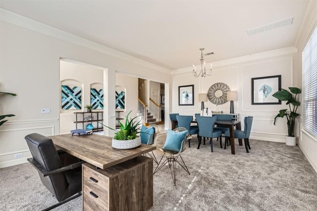 home office with visible vents, ornamental molding, carpet, an inviting chandelier, and a decorative wall