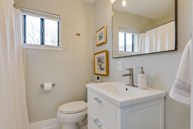 full bathroom featuring vanity, toilet, and baseboards