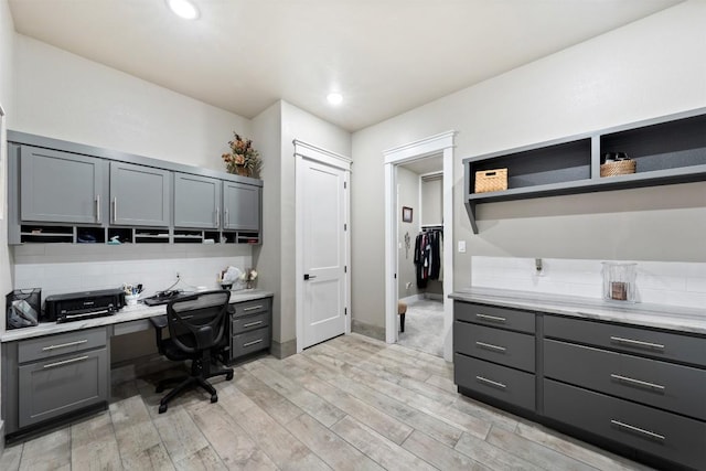 home office featuring recessed lighting, light wood-type flooring, baseboards, and built in study area