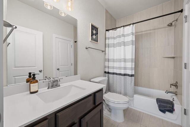 bathroom featuring toilet, vanity, and shower / bath combo