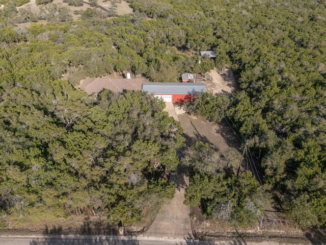 birds eye view of property featuring a forest view