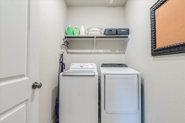 washroom with laundry area and washing machine and dryer