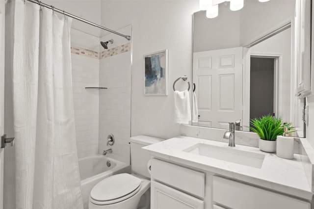 full bathroom featuring shower / bath combo with shower curtain, toilet, and vanity