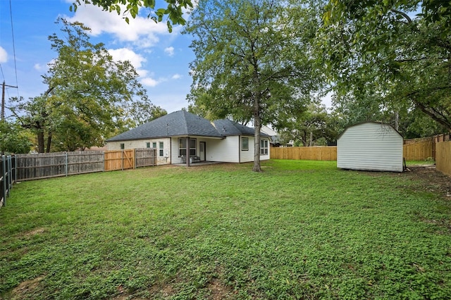 view of yard featuring a shed, an outdoor structure, and a fenced backyard