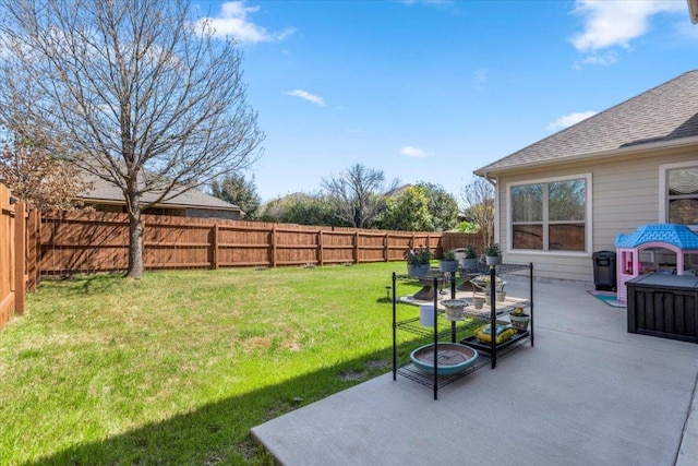 view of yard featuring a fenced backyard and a patio area