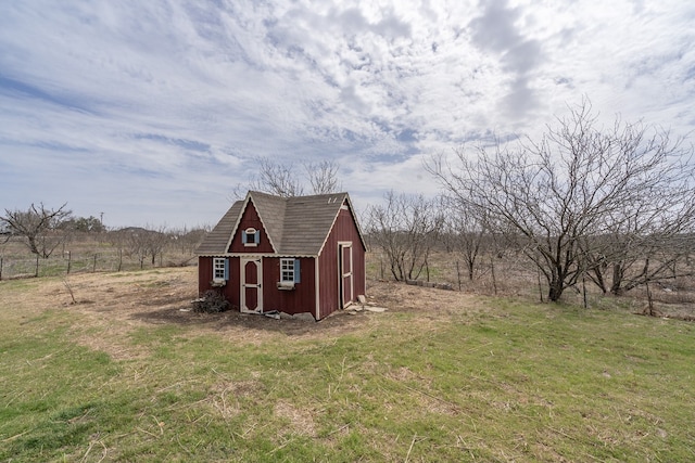 view of barn with a yard