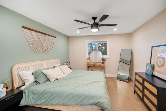 bedroom featuring light wood finished floors, recessed lighting, baseboards, and ceiling fan