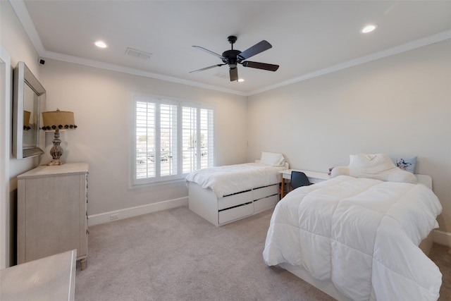 bedroom with baseboards, visible vents, carpet floors, recessed lighting, and crown molding