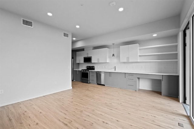 kitchen featuring light countertops, tasteful backsplash, visible vents, and appliances with stainless steel finishes