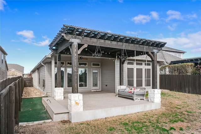 back of property with a patio area, a pergola, a fenced backyard, and a ceiling fan