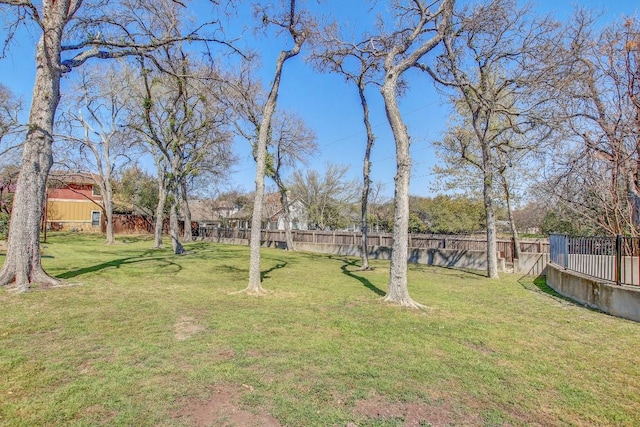 view of yard featuring a fenced backyard