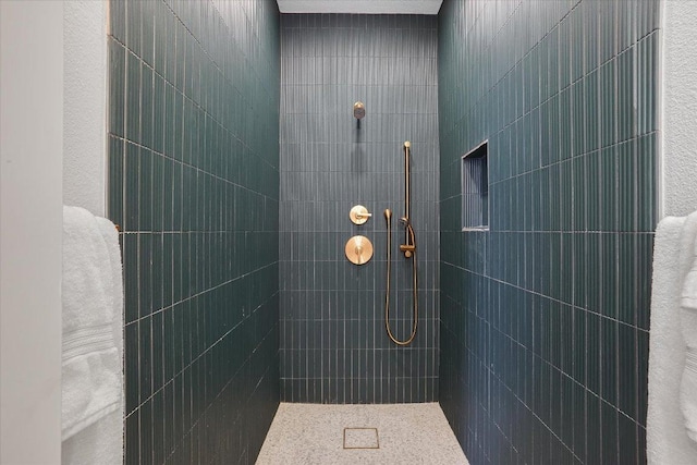 full bath featuring tiled shower