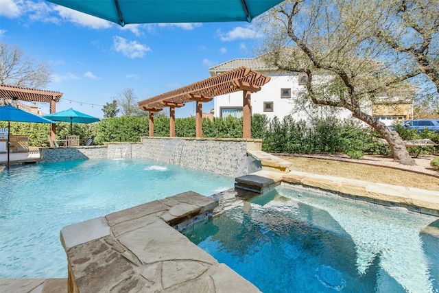 view of pool with a pool with connected hot tub and a pergola