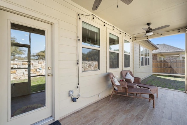 sunroom with ceiling fan