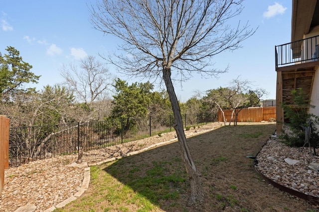 view of yard featuring a fenced backyard