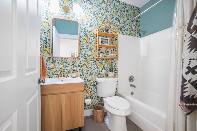 bathroom featuring shower / bathtub combination with curtain, toilet, vanity, and wallpapered walls