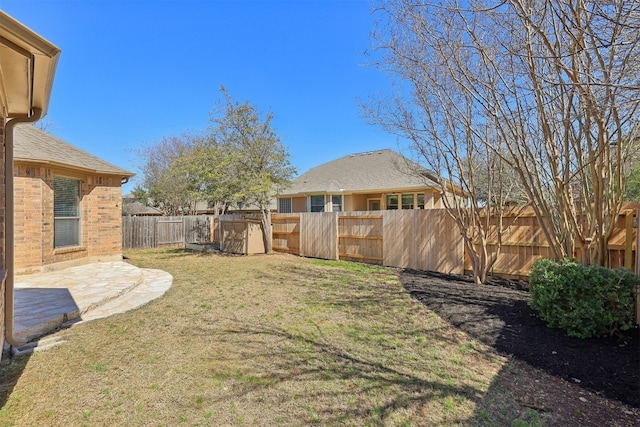 view of yard featuring a fenced backyard and a patio area