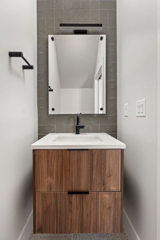 609 Hammack Dr Unit 2, Austin, TX 78752 - bathroom with vanity and backsplash