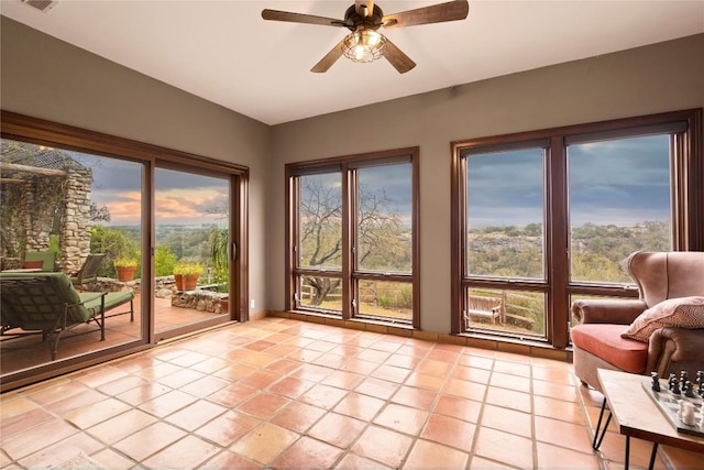 sunroom with ceiling fan