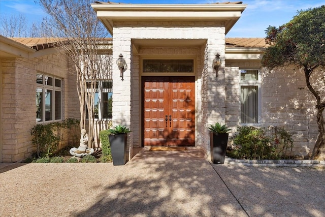 property entrance featuring stone siding