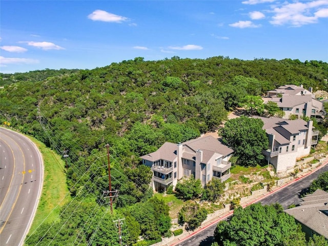 bird's eye view featuring a wooded view