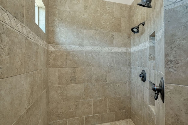 8205 Moon Rise Trl, Jonestown, TX 78645 - bathroom featuring tiled shower