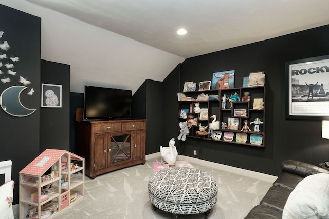 living room featuring vaulted ceiling, recessed lighting, light colored carpet, and baseboards