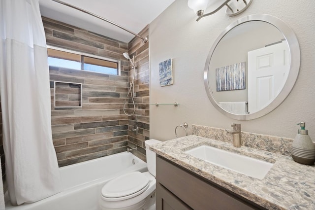 full bath with shower / tub combo with curtain, vanity, and toilet