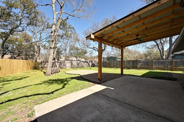 view of yard with a fenced backyard, a ceiling fan, and a patio