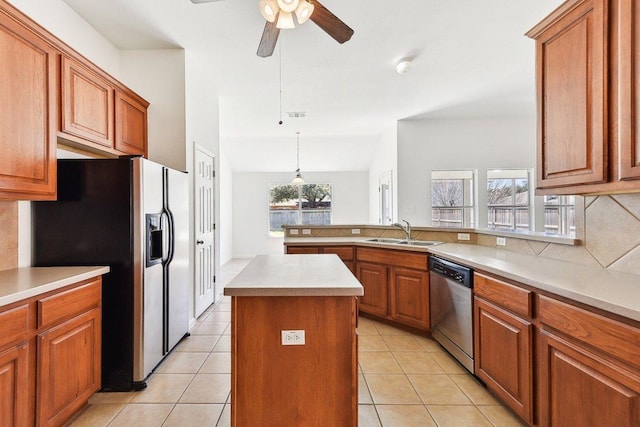 kitchen featuring light tile patterned floors, stainless steel appliances, ceiling fan, and a sink