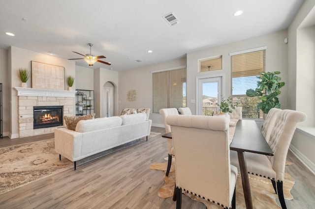 dining space with light wood finished floors, visible vents, recessed lighting, and baseboards